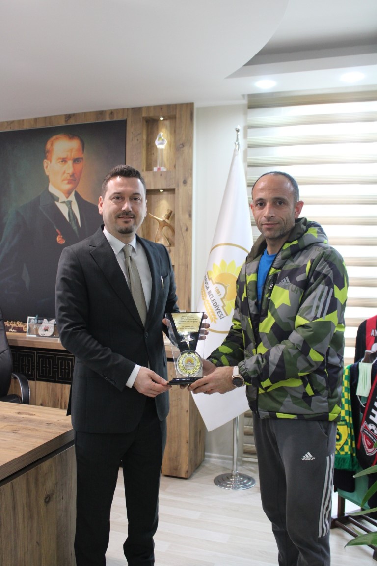 Aytaç Ege'ye Teşekkür Plaketi