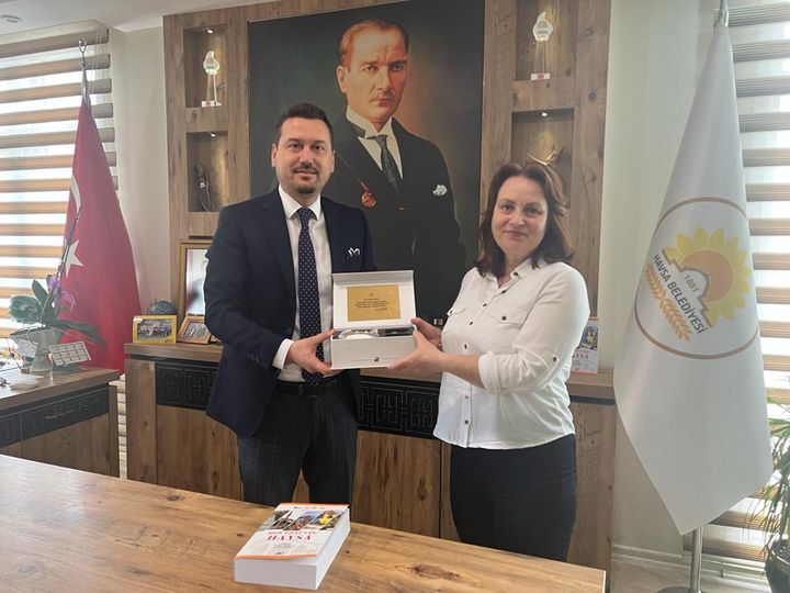 İlçemiz Nüfus Müdürü Nurten Vesek'ten Belediye Başkanımız Av. Aydın Balkan'a emeklilik ziyareti