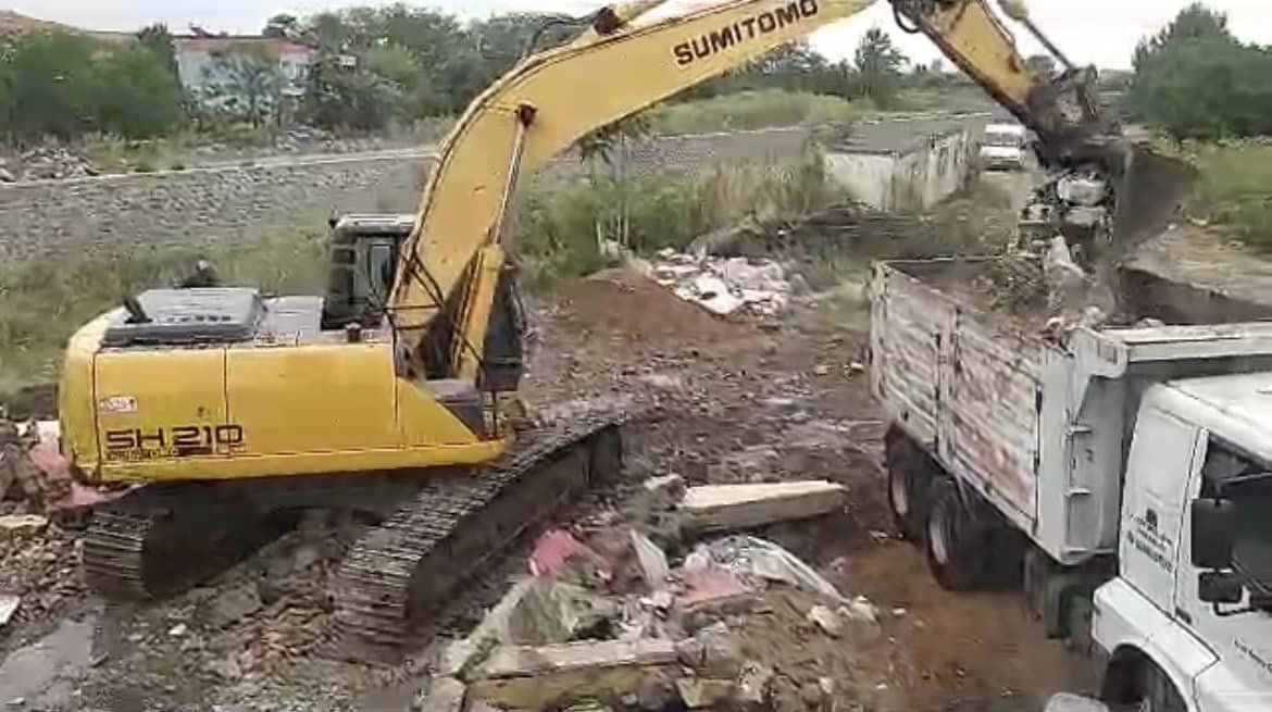 ISLAH ÇALIŞMASI KAPSAMINDA DERE BOYUNDAKİ ESKİ DÜKKANLARIMIZI YIKIYORUZ 🚜 