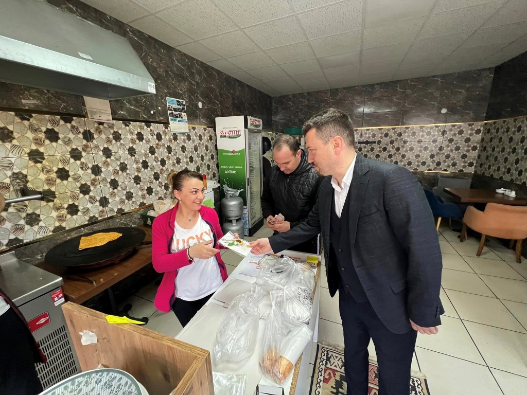 ÇARŞIMIZDA EMEKÇİ KADIN ESNAFIMIZA ZİYARET 