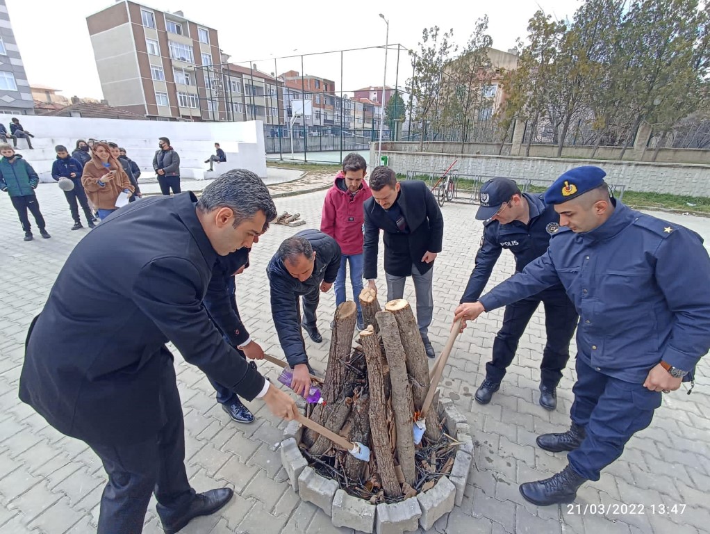 BU TOPRAKLARIN BAYRAMI “NEVRUZ”U, BU TOPRAKLARIN ÇİÇEKLERİ ÇOCUKLARIMIZ İLE KUTLUYORUZ 🌸🐣🦋