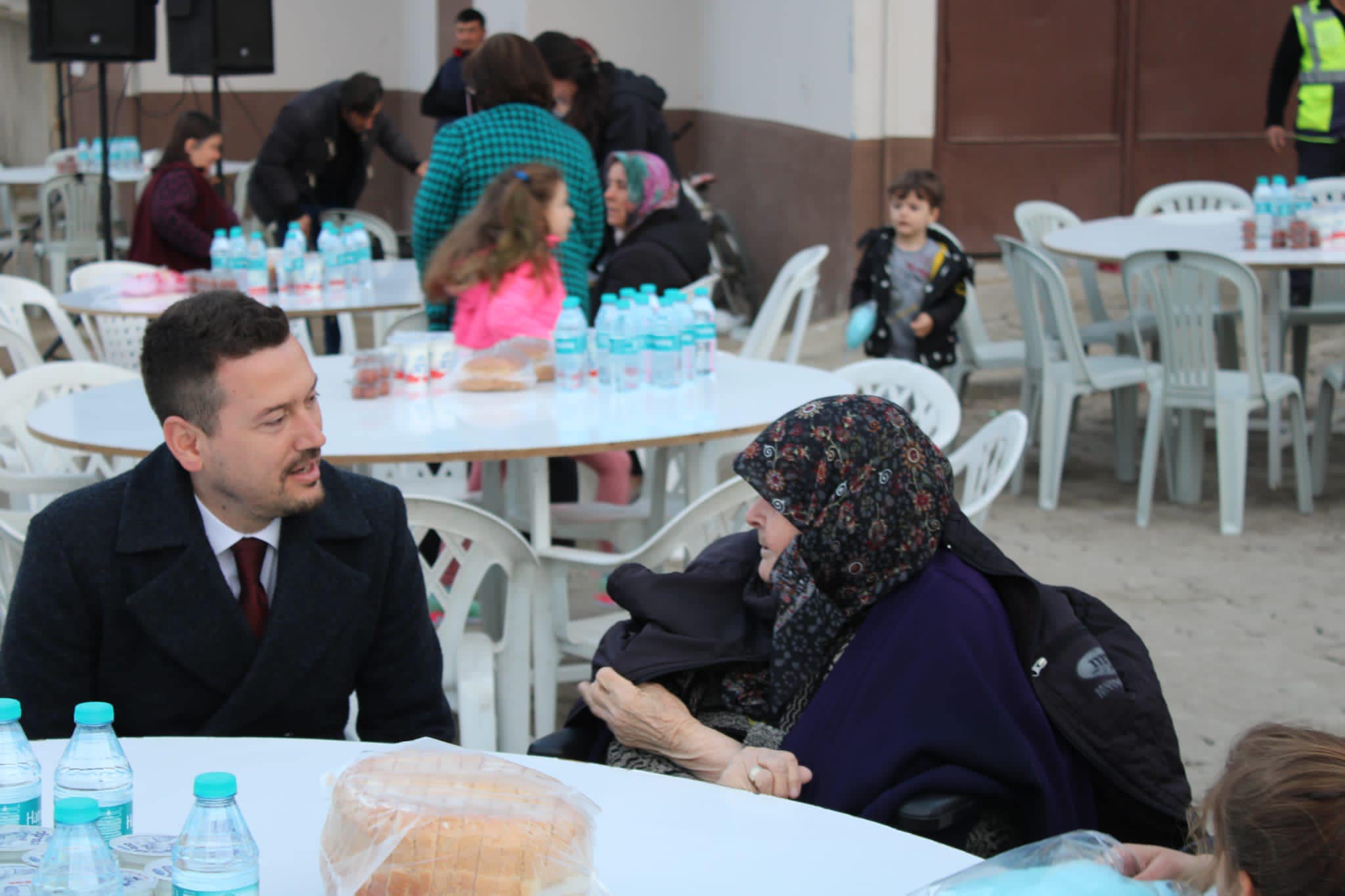BU AKŞAM İFTARIMIZI 3 ESKİ MAHALLEMİZİN BULUŞMA NOKTASINDA, ORTAK MEYDANIMIZDA AÇIYORUZ 🌙 