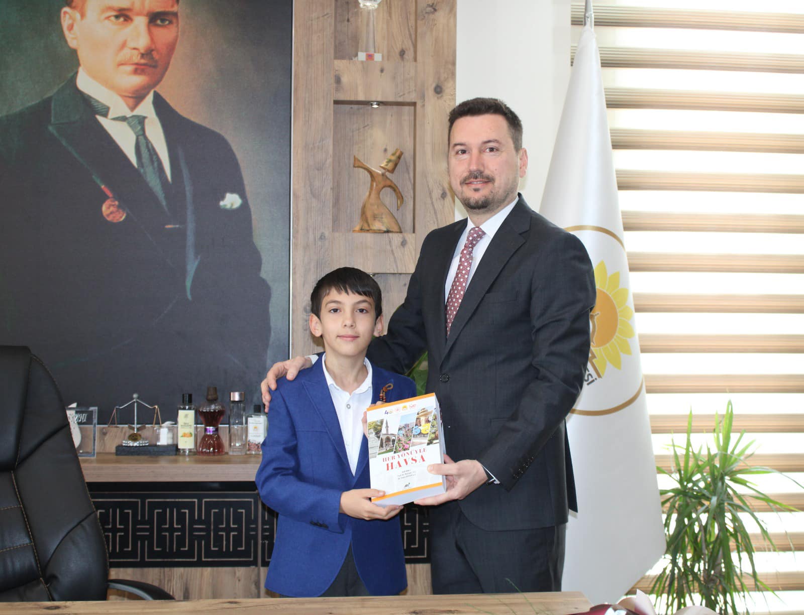 Belediye Başkanlığı makamı Melahat Kilimci Ortaokulu öğrencilerinden Hasan Ata Yıldız’a emanet et