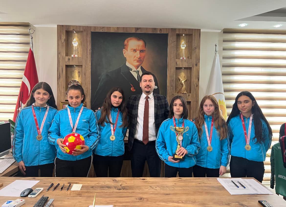 FUTSAL İL ŞAMPİYONU KIZLARIMIZLA BİRLİKTEYİZ ⚽️ 🥅 
