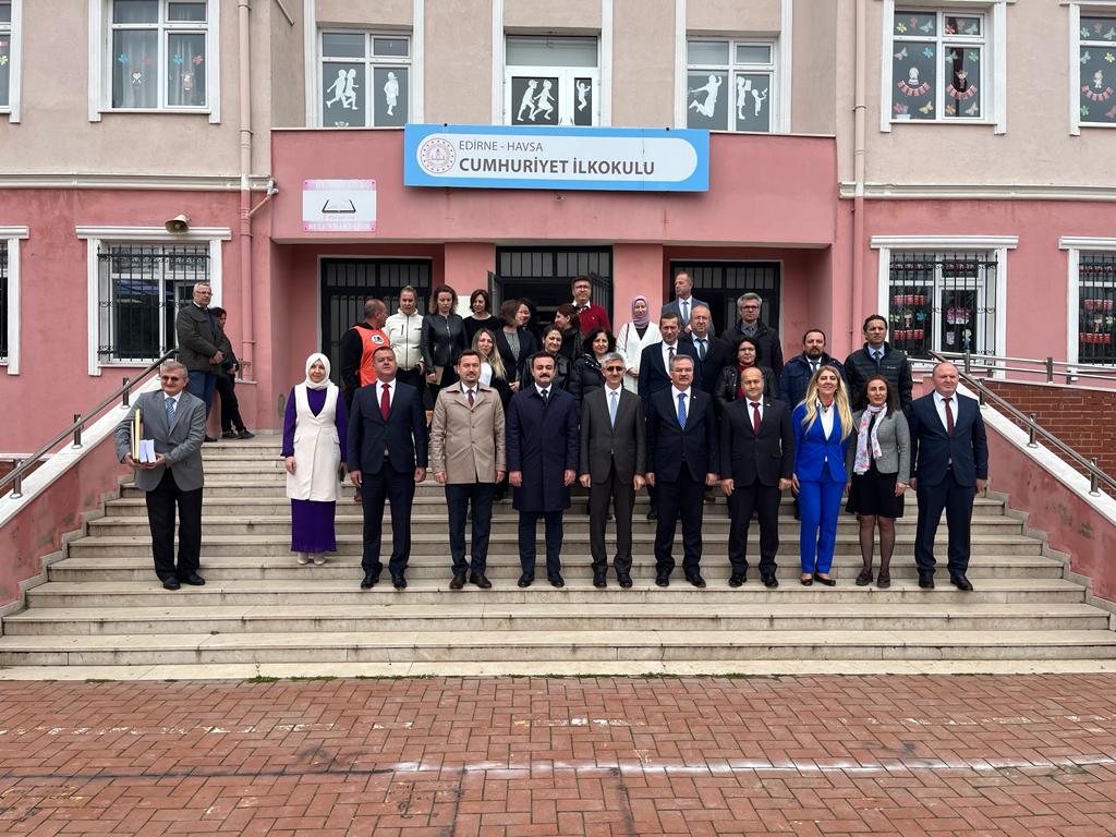 MİLLİ EĞİTİM BAKAN YARDIMCIMIZ Sn. NAZİF YILMAZ İLE CUMHURİYET İLKOKULUMUZU ve İMAM HATİP ORTAOKULUMUZU ZİYARET ETTİK