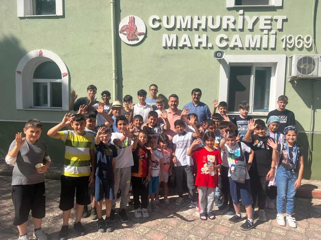 Cumhuriyet Mahallesi Camiin'de Çocuklarımızla Kahvaltı