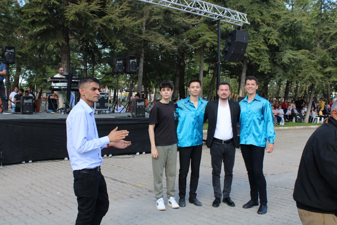 images/ae682dbf-dacc-8d32-ad77-cd27260aab11.jpg